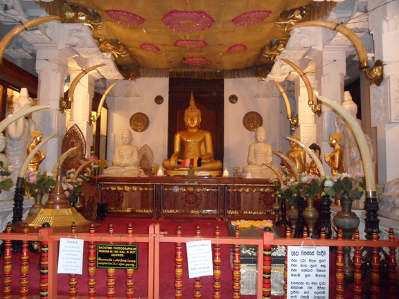Kandy-temple.JPG